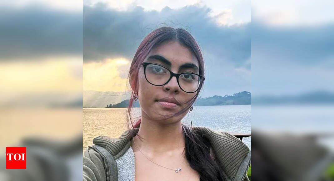 Teenager Empowers Slum Girls with Computer Literacy Initiative