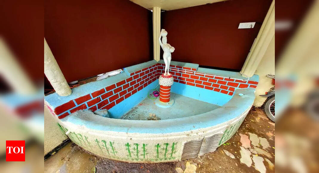 Schoolchildren Restore Forgotten Memorial of Girl's Legacy