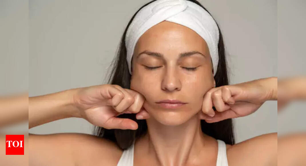 The right way to massage your face to get rid of the double chin
