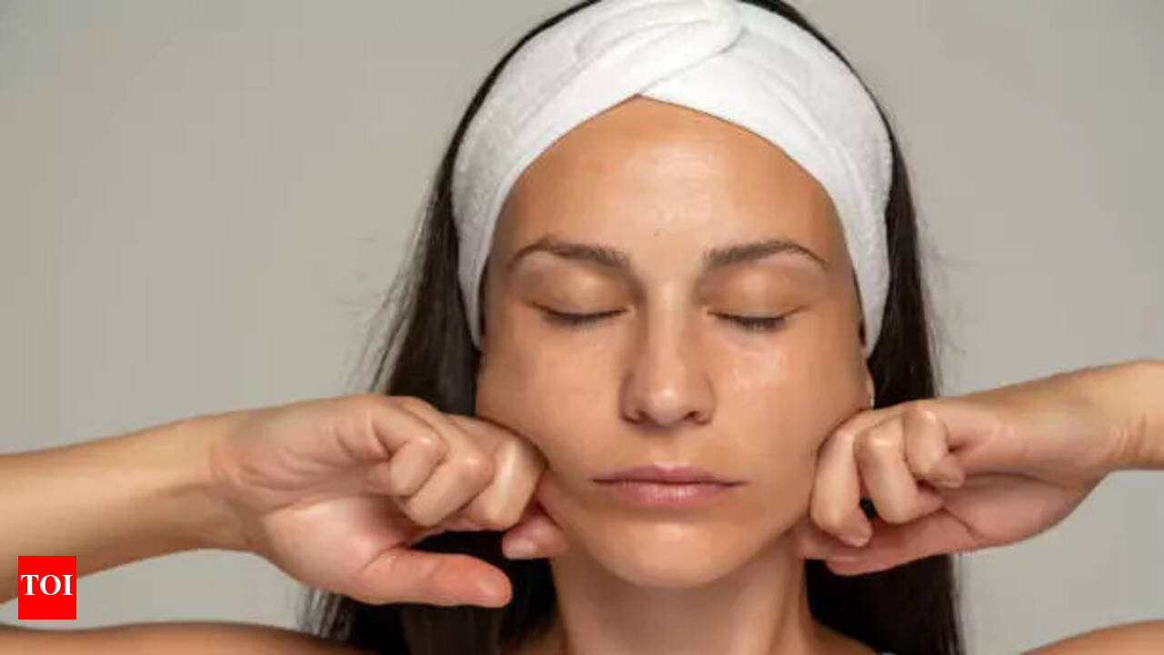 The right way to massage your face to get rid of the double chin - The  Times of India