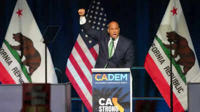 Did a Democrat Senator ‘copy’ Elon Musk’s Nazi-like salute?