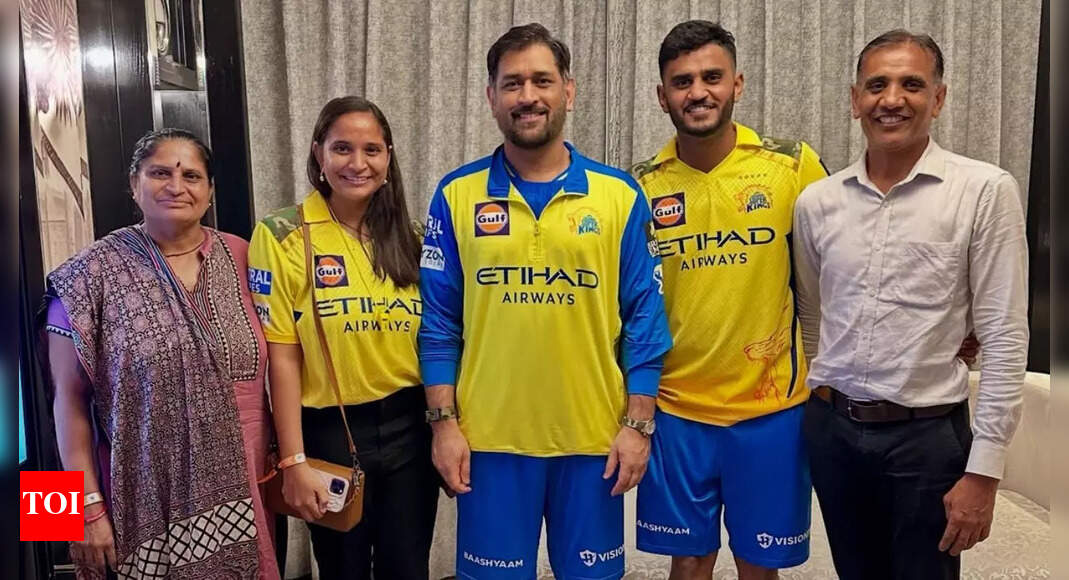 'Every moment with Thala...': Urvil posts heartfelt message for Dhoni