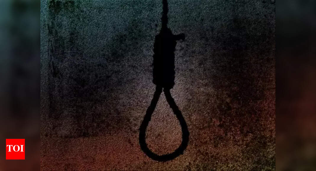 Delhi Police Investigates Deaths of MBA Siblings