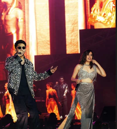 Anirudh welcomes Jonita on stage, duo electrifies Bengaluru