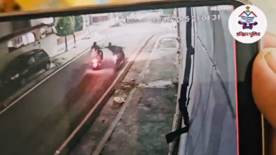 Post by police Caught in the act: Haridwar police nab chain snatchers - watch video