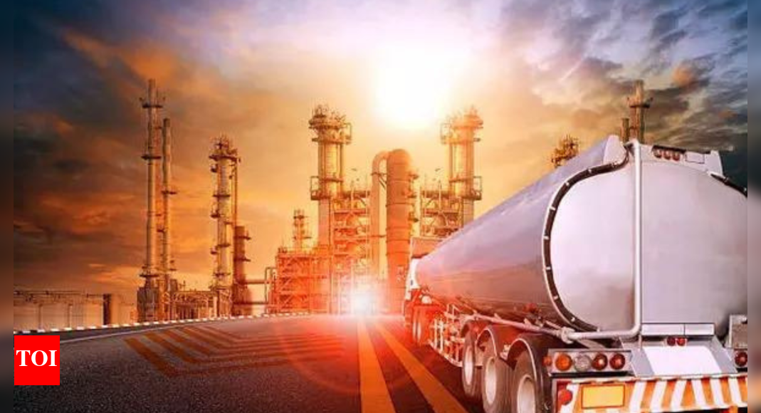 Oil prices hits four-year low; consumers gain, producers brace for impact - Times of India