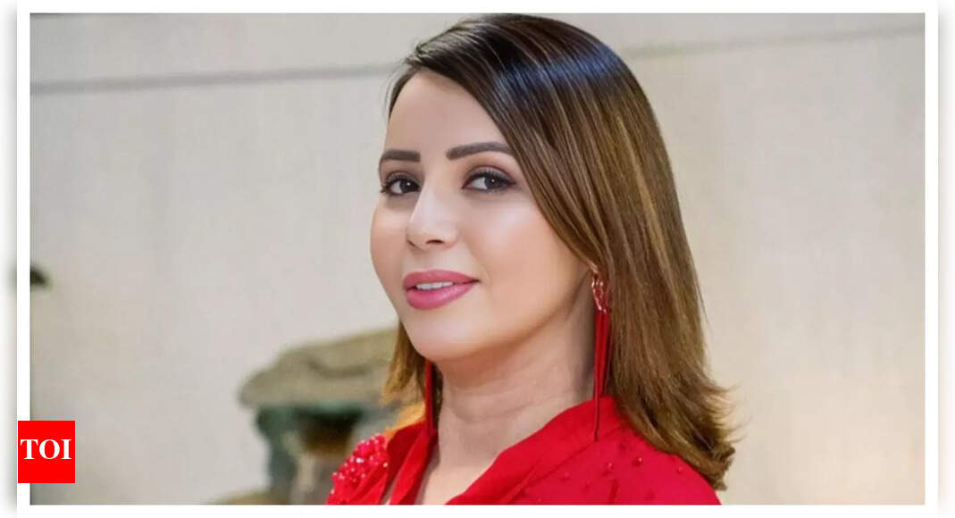 Rozlyn Khan's Inspiring Speech on Cancer Survivorship