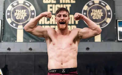 Irish fighter Paddy McCorry seemingly yells pro-Palestine slogans while landing brutal blows on former IDF member turned fighter Shuki Farage