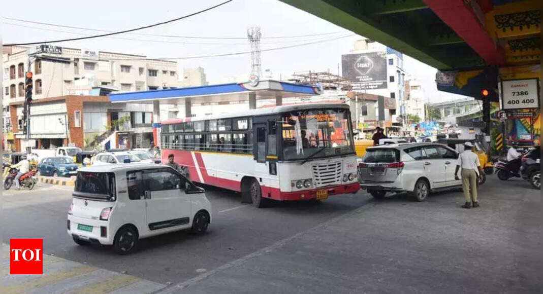 Tarnaka Junction Traffic Woes: Signals Cause Congestion