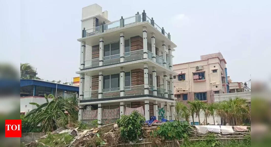 Notice Issued to Demolish Illegal 'White House' in Kolkata