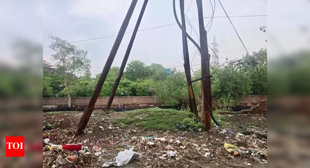 Lucknow Residents Report Home Damage from Drainage Work