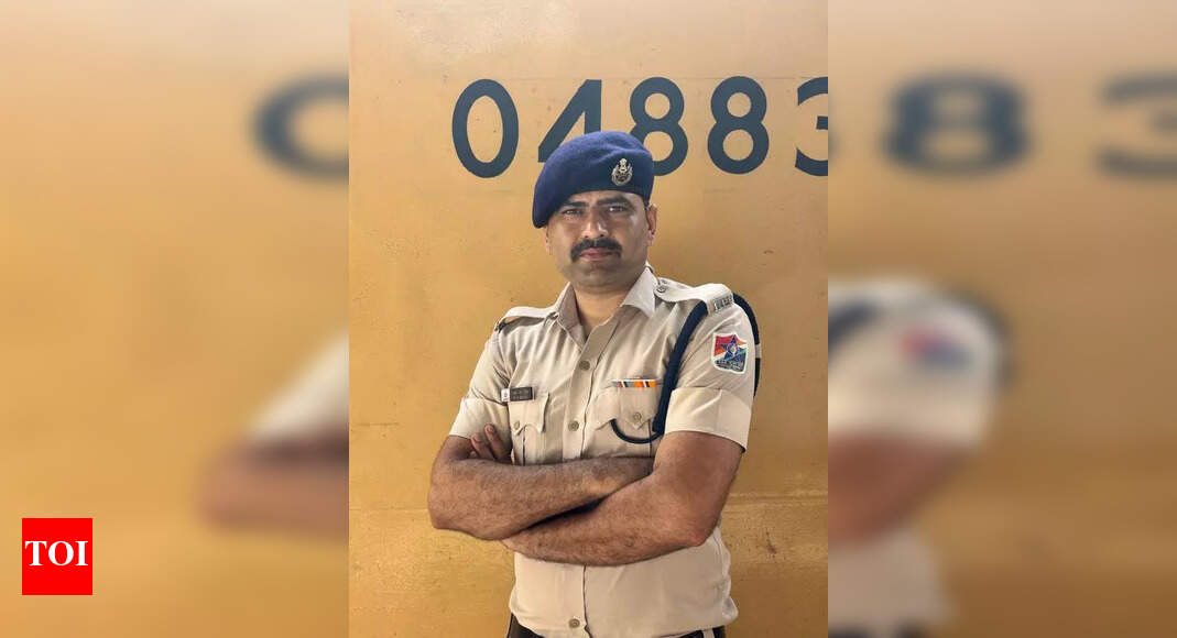 RPF Constable Saves Passenger from Train Accident at Mumbai Station