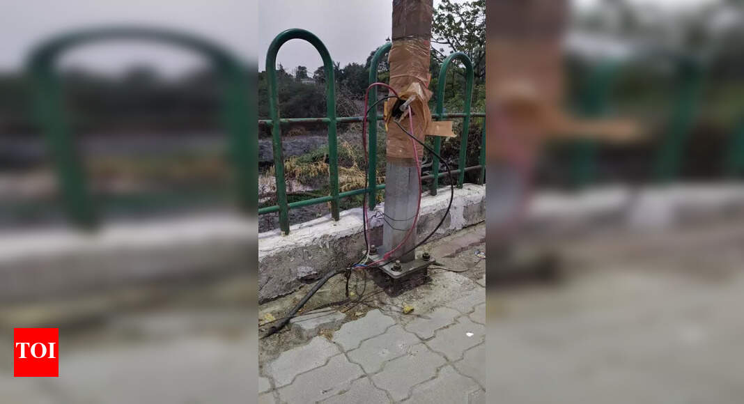 Lucknow Residents Face Risks From Exposed Power Cables