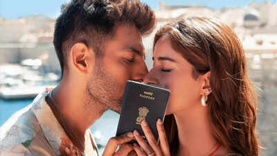 Rumoured ex-lovers Ananya Panday and Kartik Aaryan reunite for an onscreen love story; netizens say, 'chemistry is chemistrying' - PIC inside