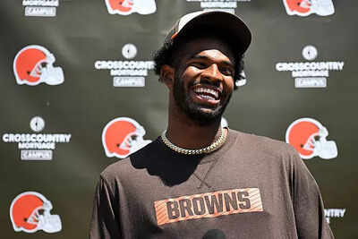 Mike Tomlin liked Shedeur Sanders in the draft but hesitated after past struggles with Russell Wilson and Justin Fields