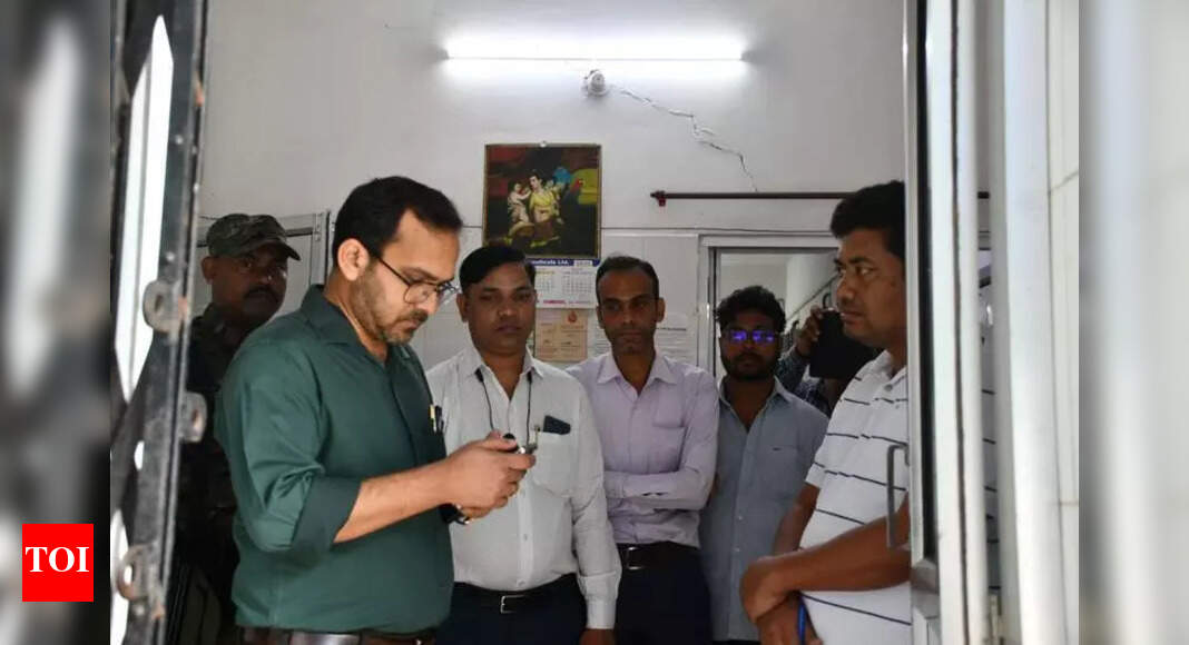 DC Orders Show Cause Notices at Seraikela Sadar Hospital