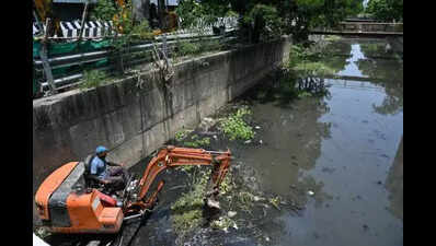 Vijayawada Municipal Corporation takes up desilting works across all drains in city