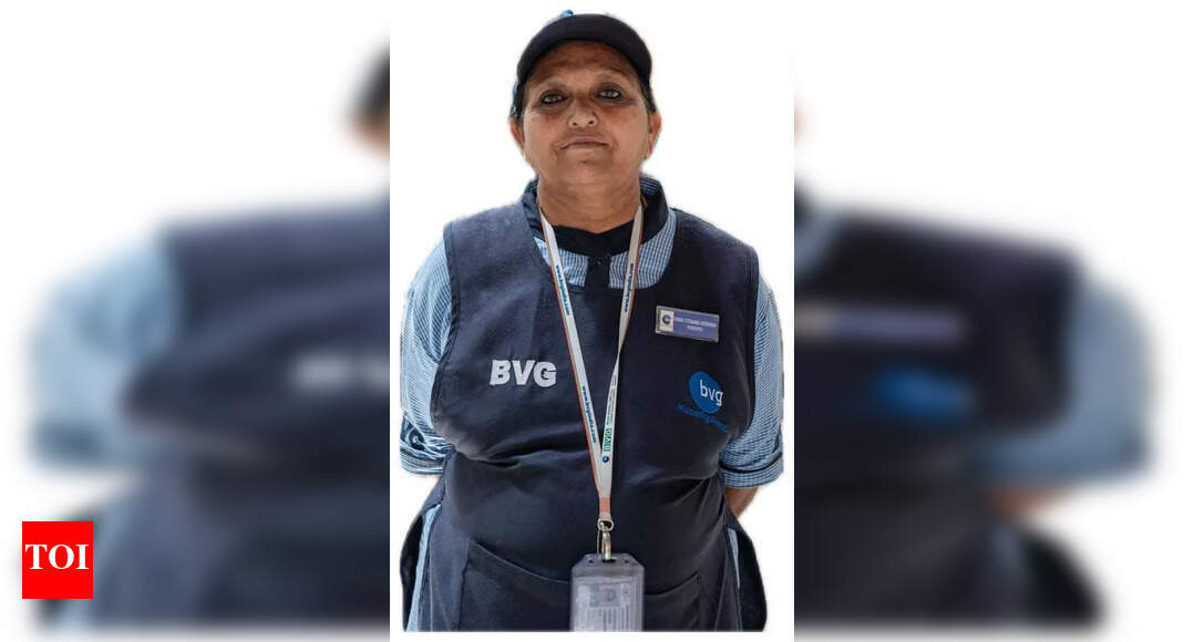 Airport Staff's Honesty: Lost Money Returned to Passenger