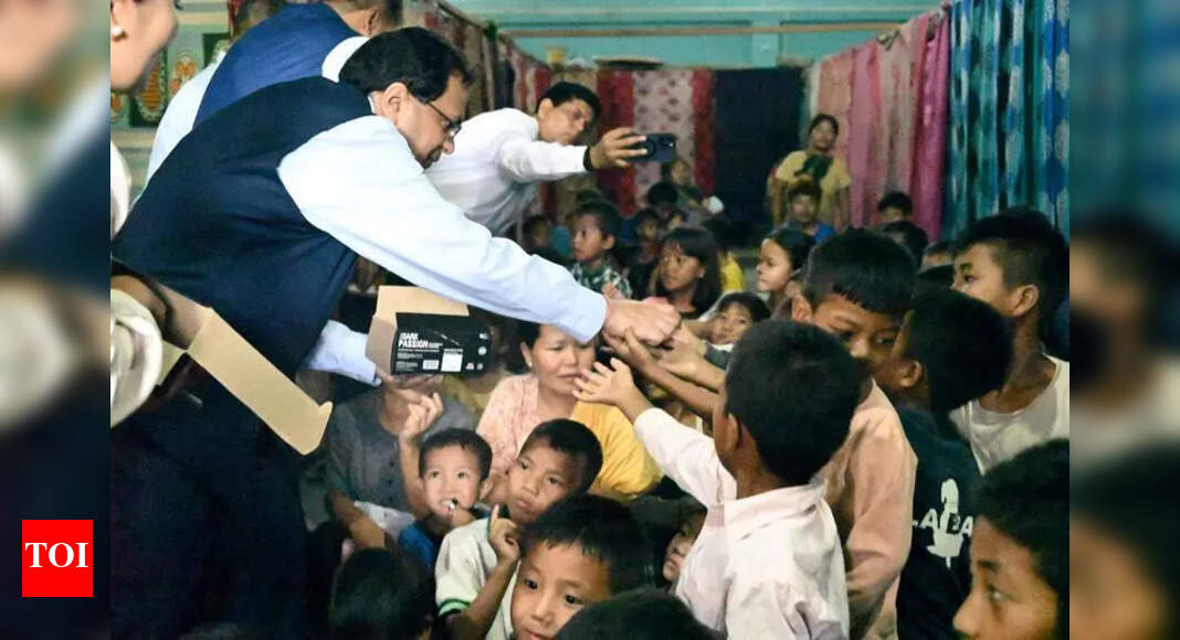 Central Team Visits Relief Camps in Churachandpur