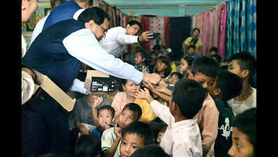 Centre team visits Churachandpur relief camps