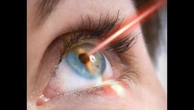 Doctors develop new light-based treatment for rare eye infection