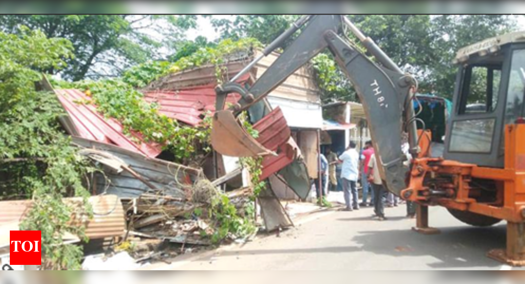 Ponda Municipality Demolishes Kiosks for Road Widening