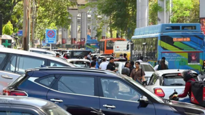 Footpaths, cycle tracks and crossings — All up for grabs in Delhi's traffic
