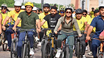 Fit India Sundays on Cycle rally salutes India’s armed forces