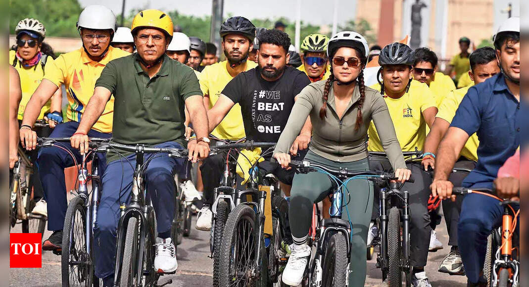 Fit India Sunday Cycle Rally Honors Armed Forces