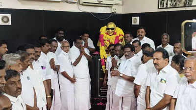 Karunanidhi’s 102nd birthday celebrated at ancestral village