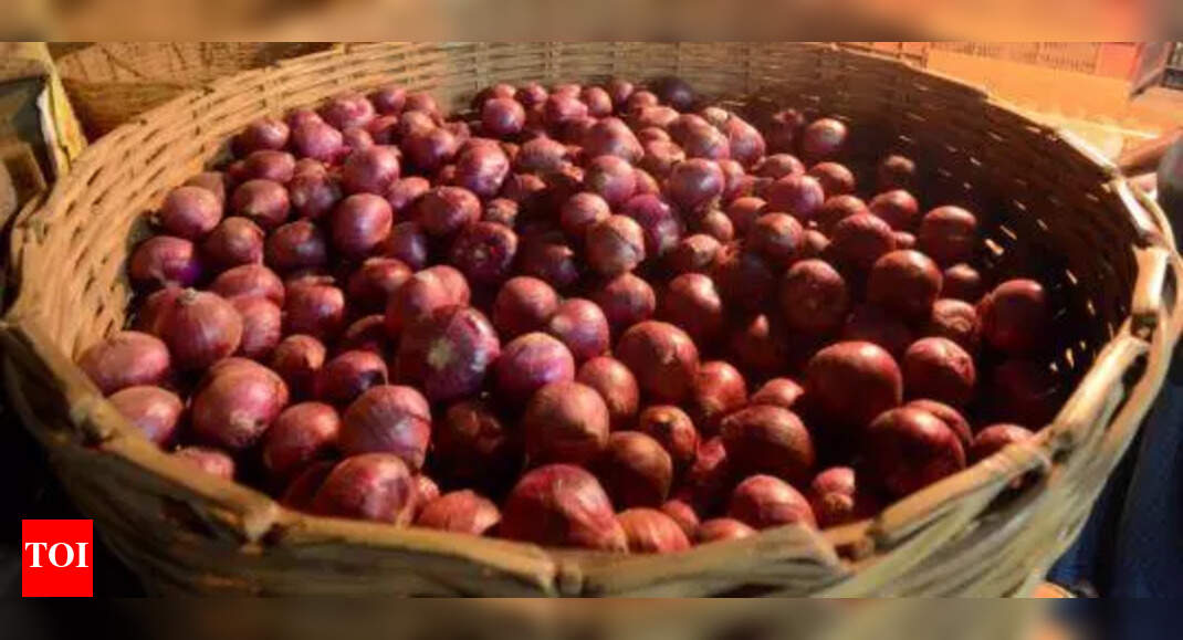 Vijayapura Farmers Protest Onion Price Collapse, Block Highway