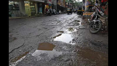 BMC to spend 154cr to fill potholes; lags in desilting