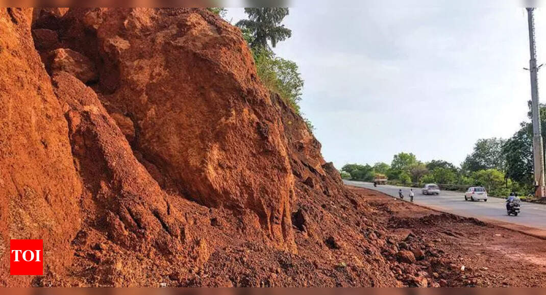 Loose Boulders on Kundaim Road Pose Risk to Commuters