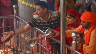 J&K: Kashmiri Pandits troop to Valley temple fair, revive return ...