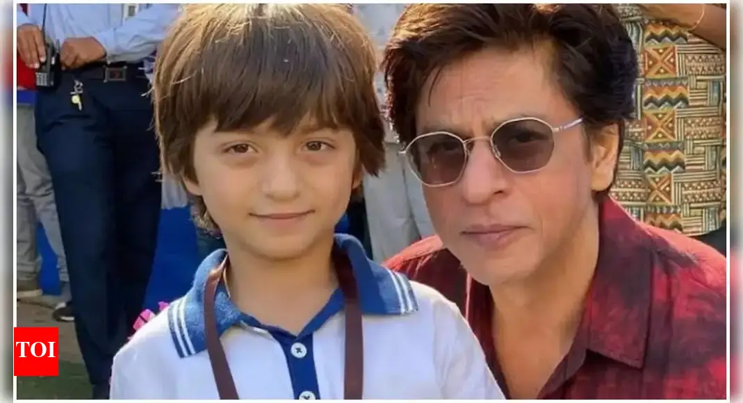 Watch: When Shah Rukh Khan turned super dad as his son AbRam adorably crashed his interview: “Papa my thumb…” | – Times of India