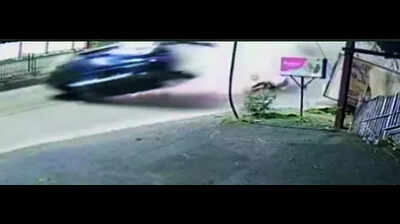 Chhattisgarh: Driver opens door at 100kmph to spit gutka, man dies in crash; 3 hurt