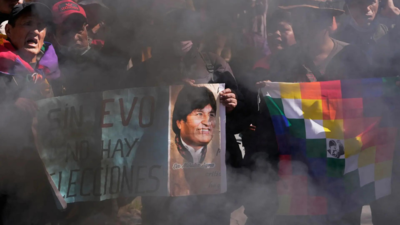 Ten Bolivian police hurt in clashes with Morales supporters