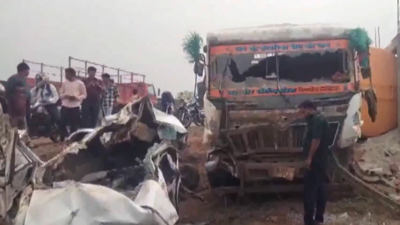 9 killed, 2 injured as truck overturns on van in Madhya Pradesh's Jhabua