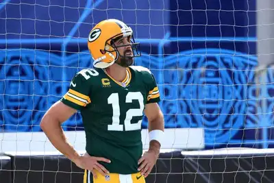  Former Cowboys star slams Aaron Rodgers as Steelers saga spirals into uncertainty with no clear end in sight