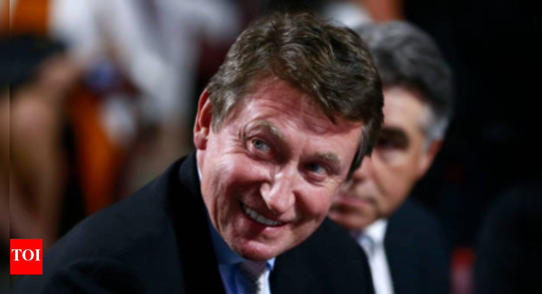 Wayne Gretzky's Oilers Gloves from 1988 Finals Up for Auction