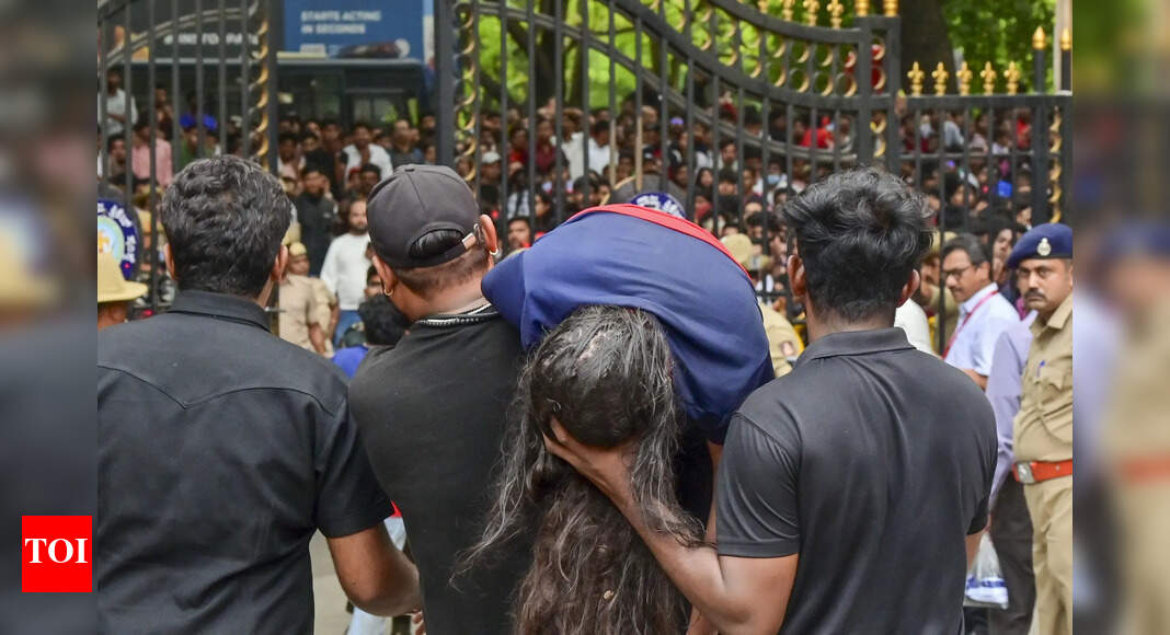 Bengaluru stampede: Was Virat aware of people dying outside? Ex-India cricketer asks