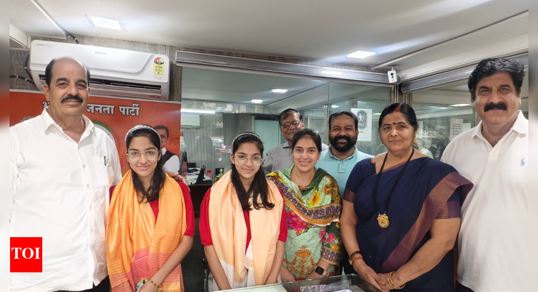 Twin Sisters Excel, Aim to Become Doctors Despite Obstacles