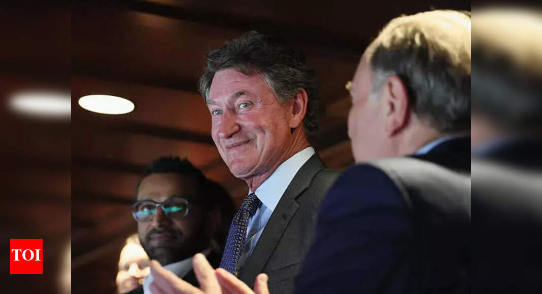 Wayne Gretzky's 'Pink Pony Club' Confusion Fuels Reddit Comedy