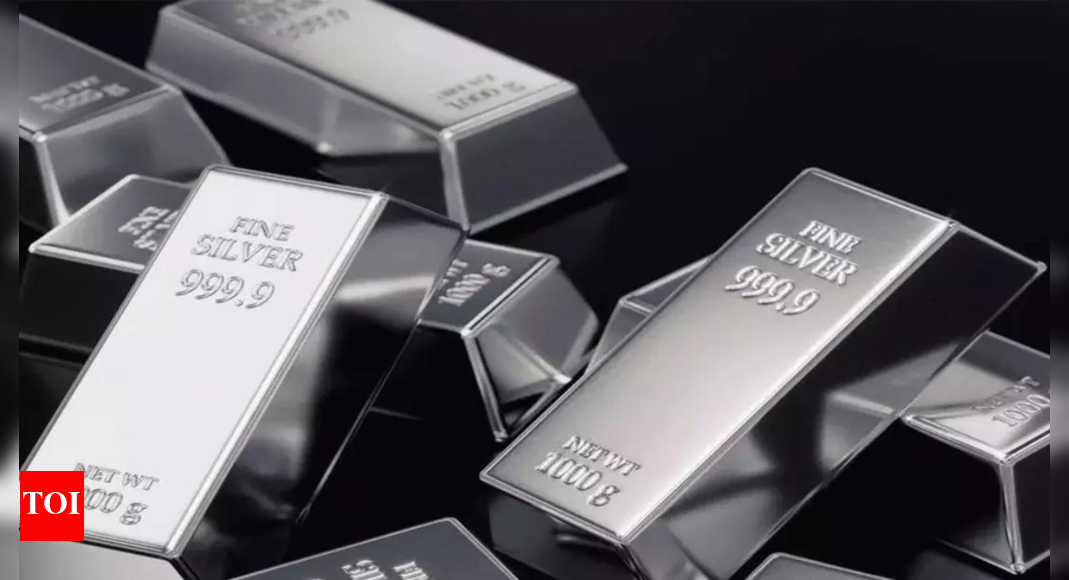 Silver hits new record high at Rs 1.05L/kg – Times of India
