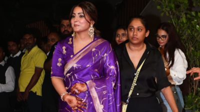 Hina Khan radiates new bride energy in beautiful electric purple saree