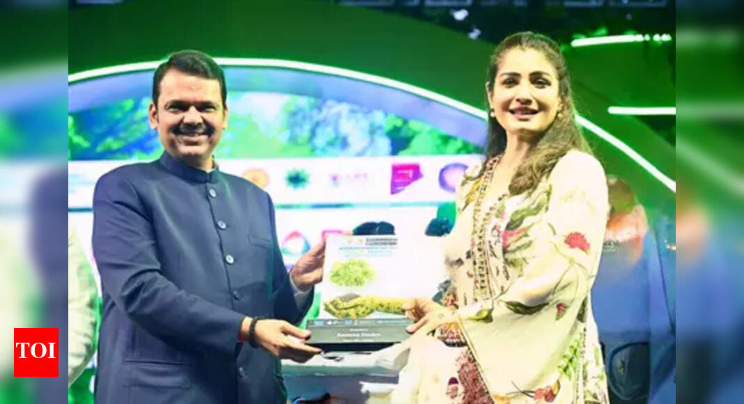 Raveena Tandon Honored for Environment and Social Work