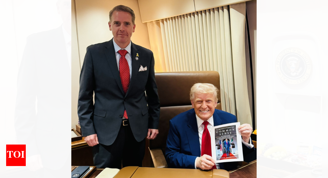 Trump vs Musk: CNN commentator uses trash bin to symbolise GOP chaos over feud, says 'heads are in garbage'