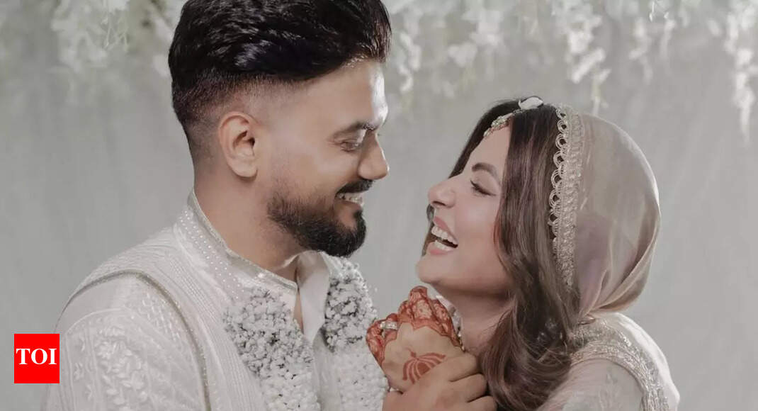 Hina Khan reveals hubby Rocky Jaiswal and she never proposed to each other;  says 'We hugged each other and realised it wasn't a normal one' | - Times  of India