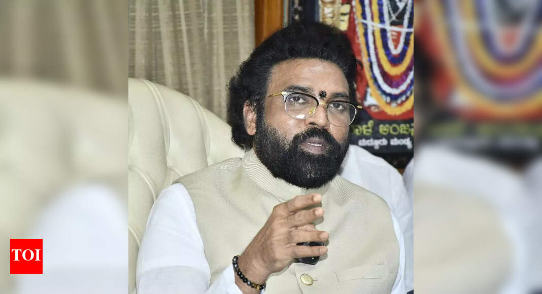 Karandlaje Demands Action Against Karnataka Leaders Over Stampede