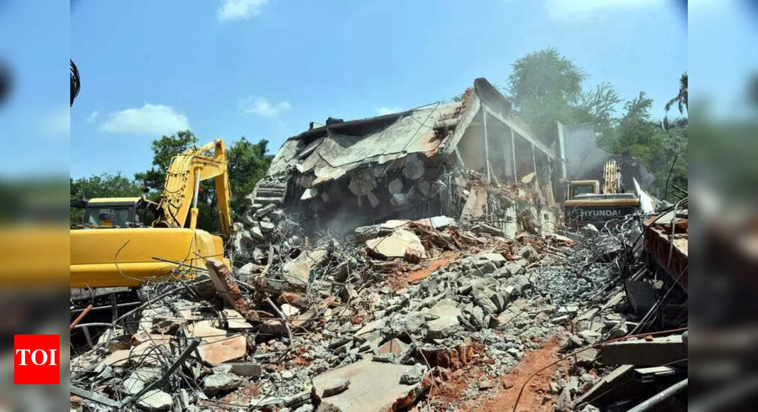 HYDRAA Demolishes Structures to Clear Rasoolpura Nala